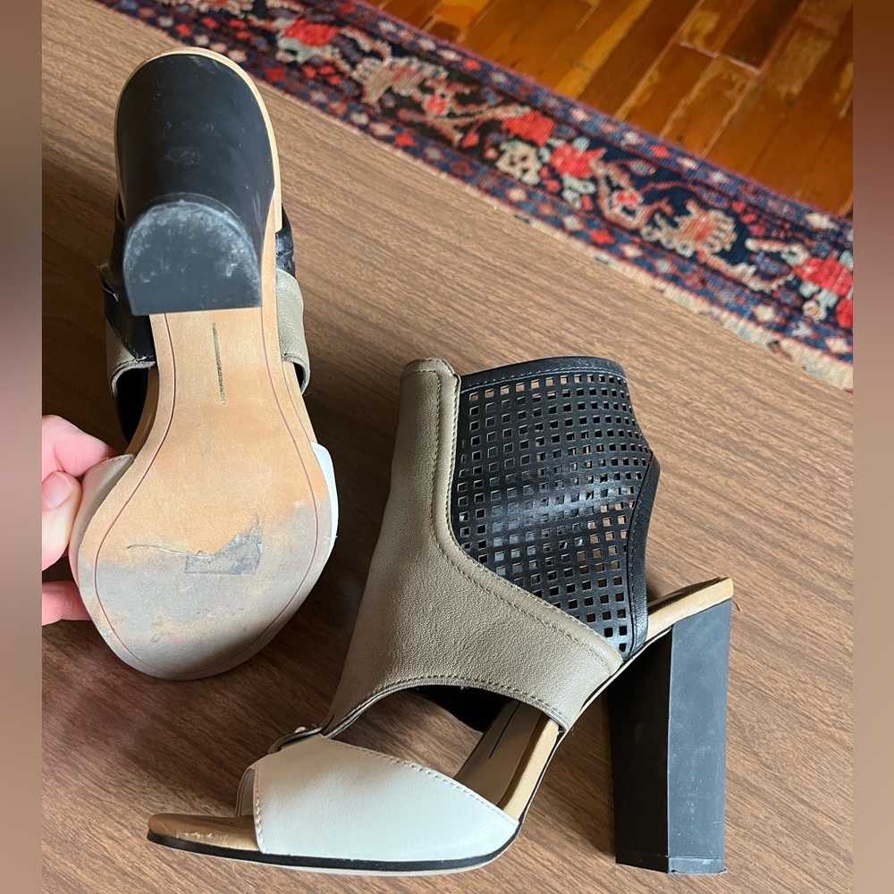 Gently worn. White heel w/black mesh and green ankle strap